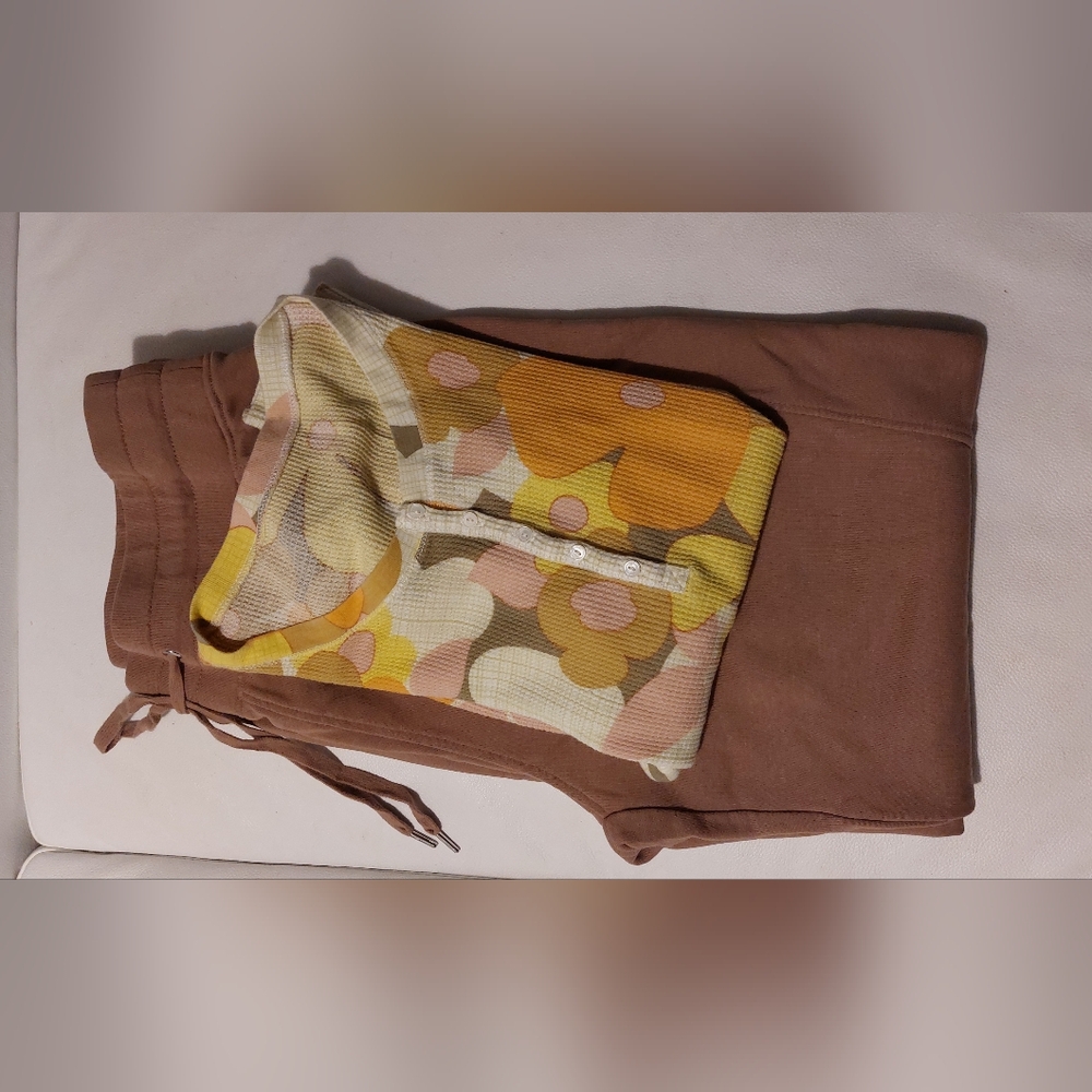 Fashion Nova Brown Sweatpants. No Pockets. LUCKY BRAND Floral Henley Top.